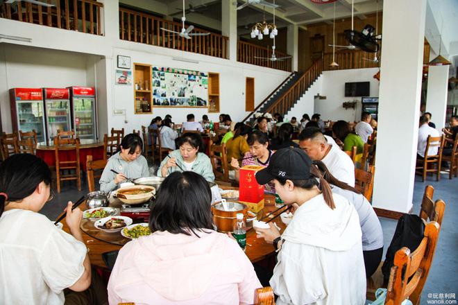 慈利县物业服务行业协会2024年团建活动走进红岩岭景区