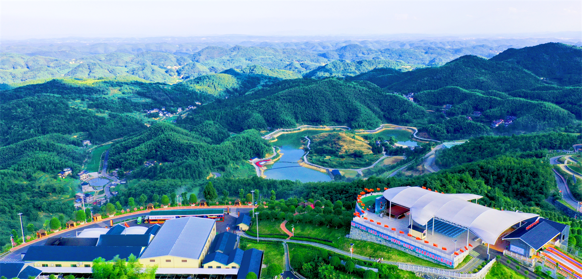 美丽向家村绿水青山里的诗和远方(图2)