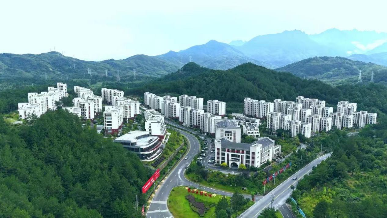 九游体育：黄山区两家企业荣获“皖美消费新场景”大黄山区域评选十佳(图2)