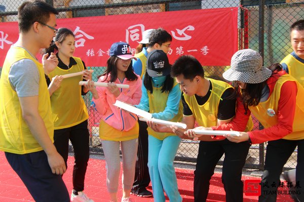 「素质拓展游戏推荐」2024最新五套团建小游戏活动(图2)