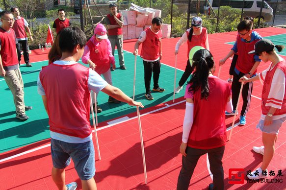 「素质拓展游戏推荐」2024最新五套团建小游戏活动(图3)