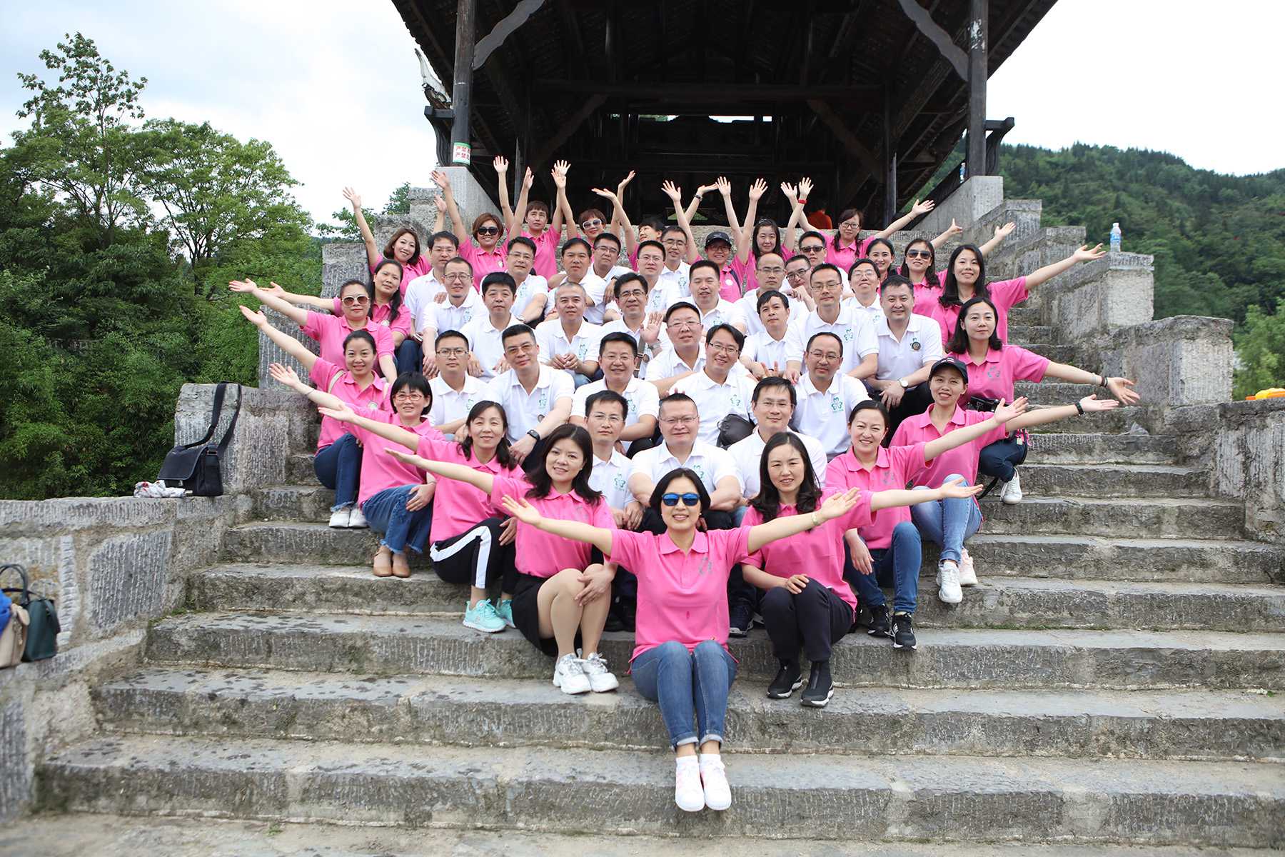 六枝团建户外拓展活动方案+2024有意义的团建户外拓展活动top5