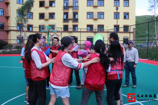 素质拓展游戏2024最新十个团建活动互动小游戏推荐(图3)