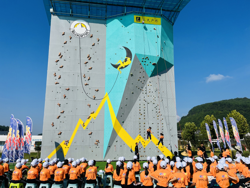 “奔跑吧·少年”暨2024年“圆梦工程”农村未成年人体育公益夏令营在贵州龙里开营(图2)