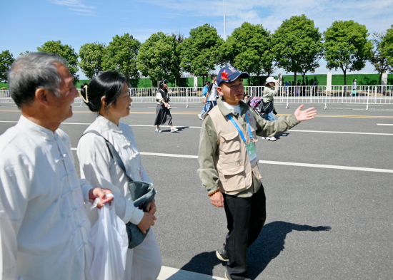 九游体育：“洪城红”青年护航2024南昌高新区飞行嘉年华
