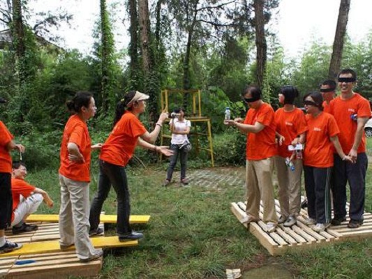 九游app：深圳拓展训练员工团建活动有哪些？(图2)