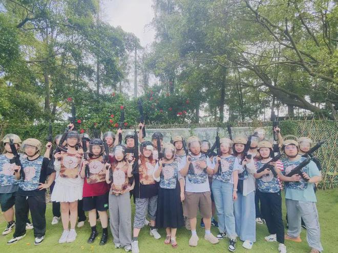 在广州这样团建+露营才是醉city