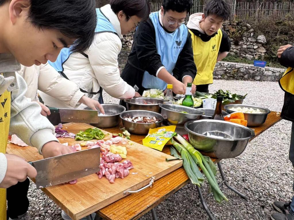 九游体育：励志书院联合学生资助管理中心开展心理素质拓展训练营活动(图3)