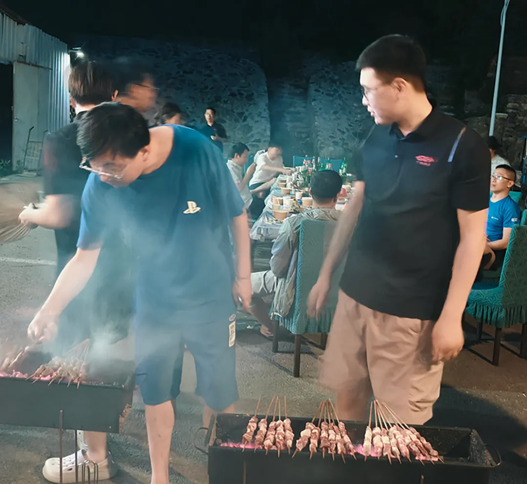 精准高效聚力突破！广信恒生（GXH）2025年上半年总结大会暨团建活动圆满举行(图4)