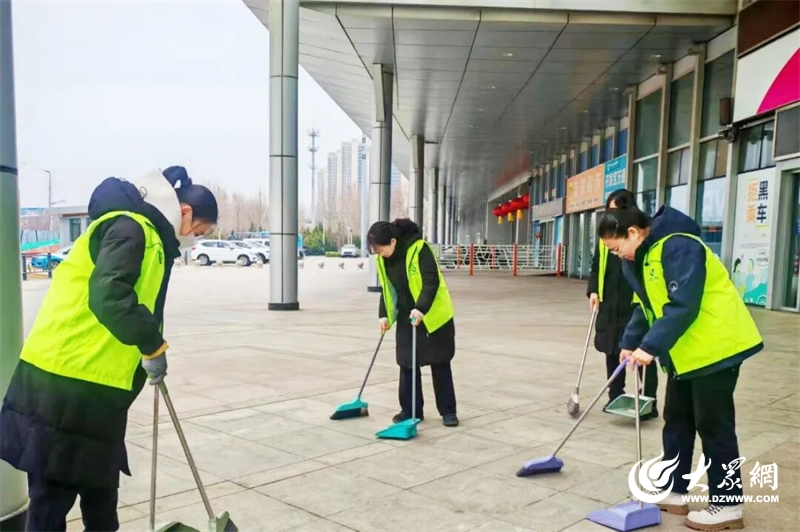 争做追“锋”人——烟台交运集团开展“学雷锋”志愿服务系列活动(图2)