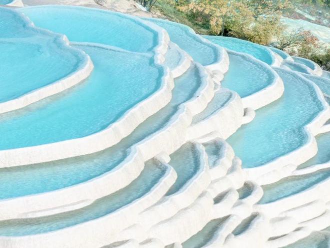 九游体育：2026云南正规靠谱旅行社前十家庭情侣团建跟团游怎么选？(图3)