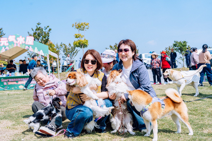 九游体育：宠物经济融入田园休闲扬州培育“携宠下乡”度假消费新场景(图2)